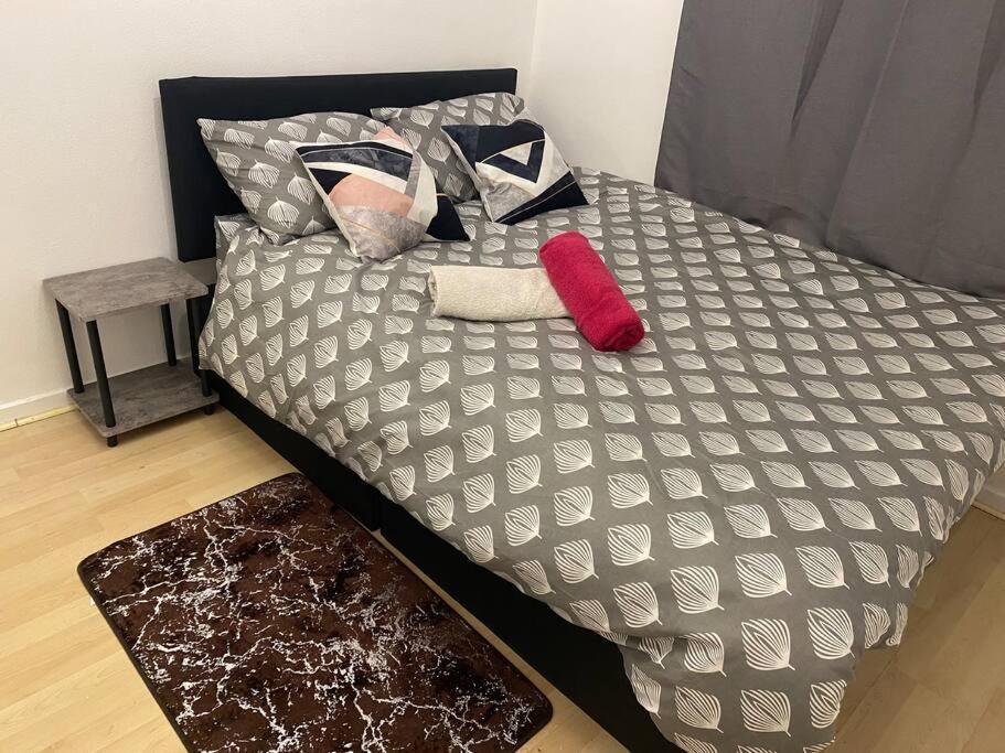 2 Bedroom Flat Camberwell Grove Лондон Екстериор снимка