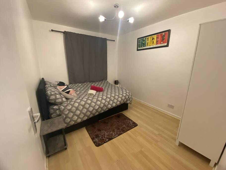 2 Bedroom Flat Camberwell Grove Лондон Екстериор снимка