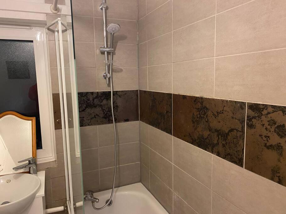 2 Bedroom Flat Camberwell Grove Лондон Екстериор снимка