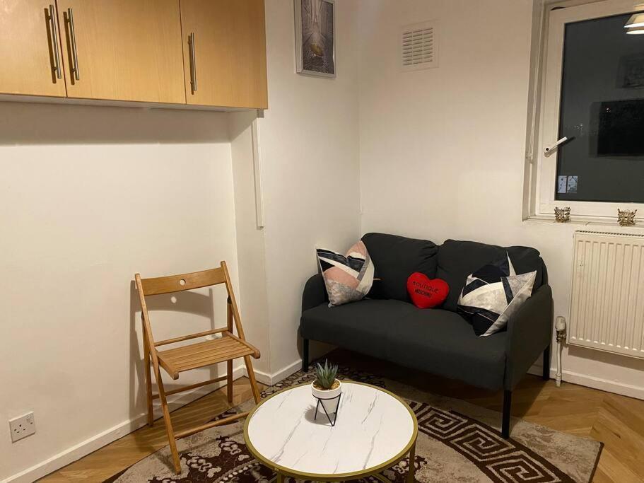 2 Bedroom Flat Camberwell Grove Лондон Екстериор снимка
