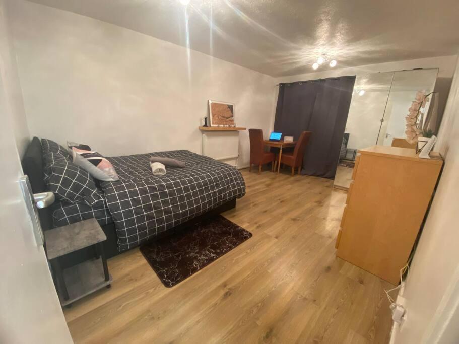 2 Bedroom Flat Camberwell Grove Лондон Екстериор снимка