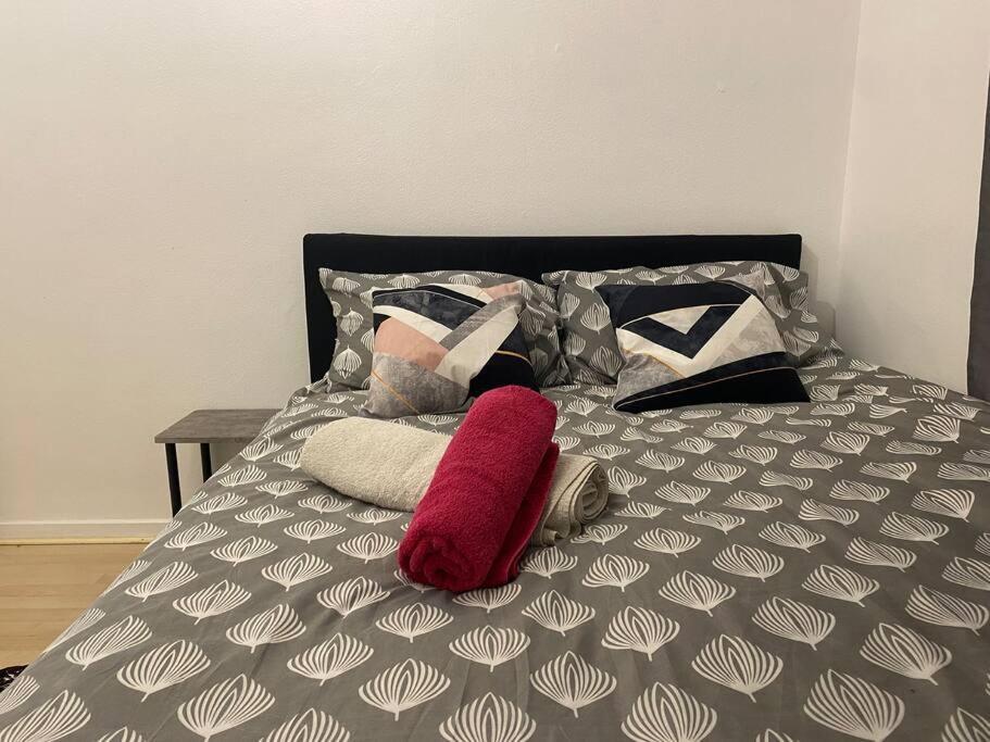 2 Bedroom Flat Camberwell Grove Лондон Екстериор снимка